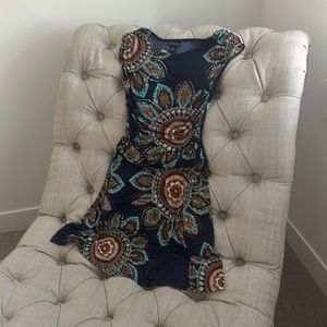 Flattering, flirty perfect little dress. Size 8 petite